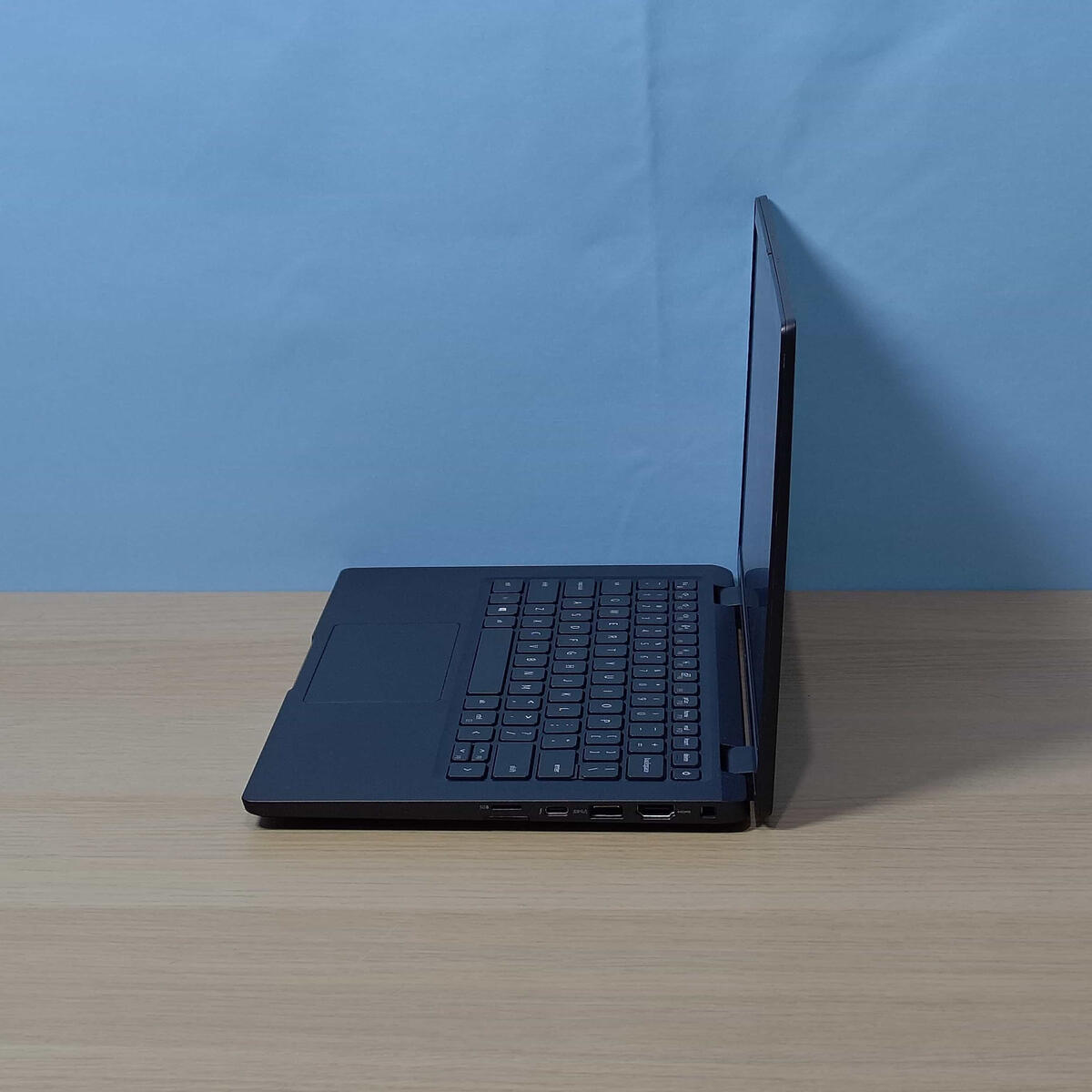 Dell Latitude 7320 Samping Kiri Butik Laptop