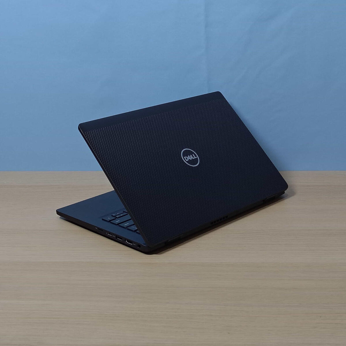 Dell Latitude 7320 Belakang Kiri Butik Laptop